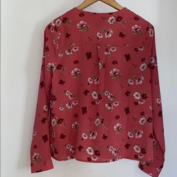 FLORAL BUTTON UP WITH POCKETS NWT - Picture 6 of 8
